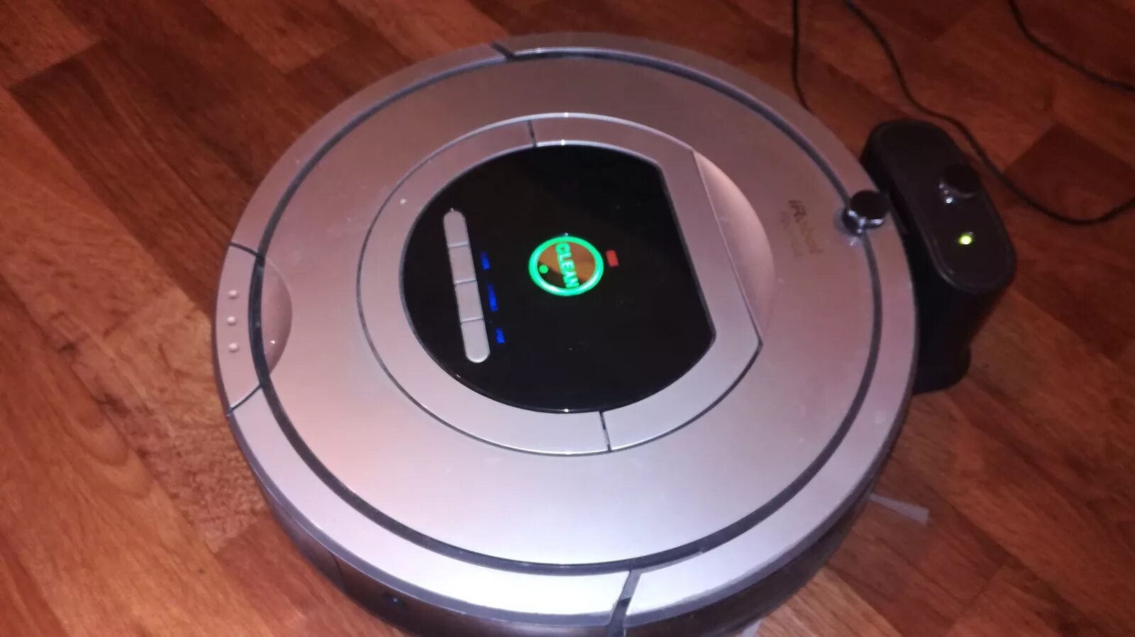 Робот пылесос перестал подавать воду. Робот пылесос Decheng DC-vc709. IROBOT Roomba 760. Робот-пылесос Roomba не заряжается. IROBOT 7.