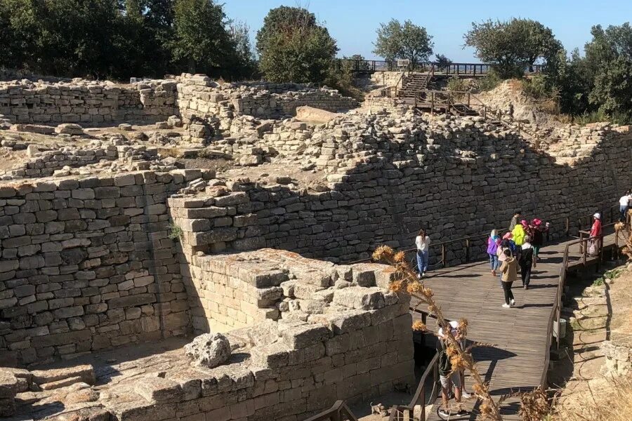 второе название города троя. город троя повседневная одежда. археологи троя. второе название города троя. второе название города троя.