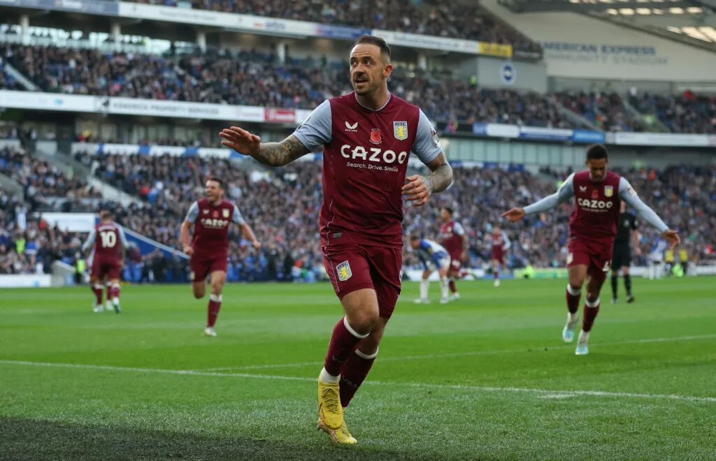 Открывается после замены игрока aston villa