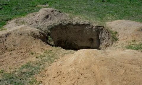 Дом оказался в яме