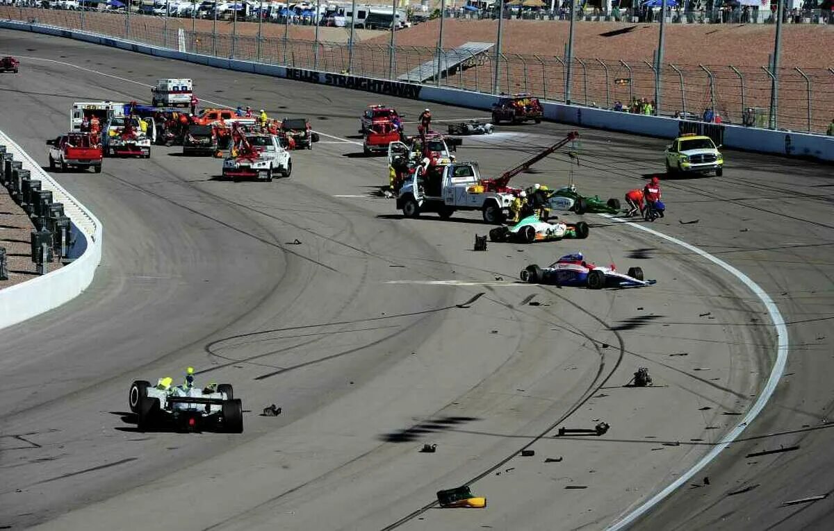 Автогонщика 5. Гонщик в гоночной машине. Петров гонщик формулы 1. Автогонщика 5. Дмитрий кафанов гонщик.