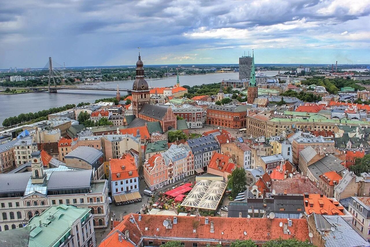 Рига это латвия. Латвия Рига. Рига столица Латвии. Исторический центр Риги. Рига старый город.