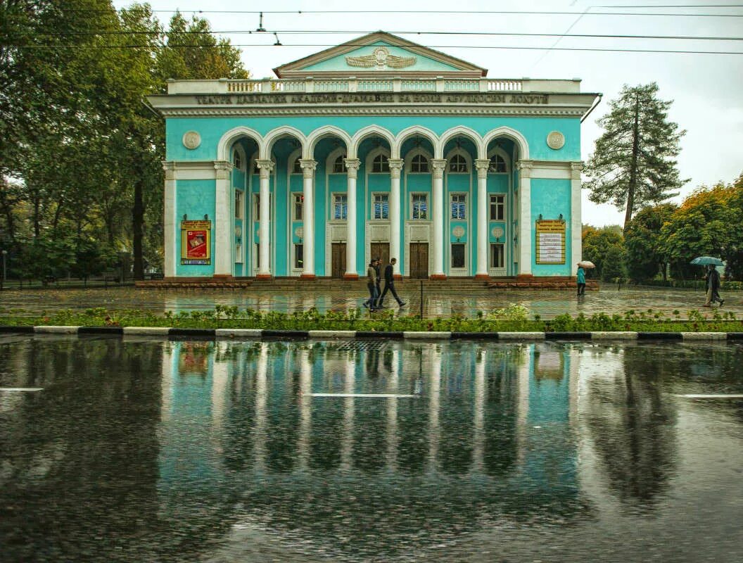 Театр Лахути в Душанбе. Драматический театр им. а. Лахути. Русский драматический театр им в Маяковского Душанбе. Театр имени Маяковского Душанбе.