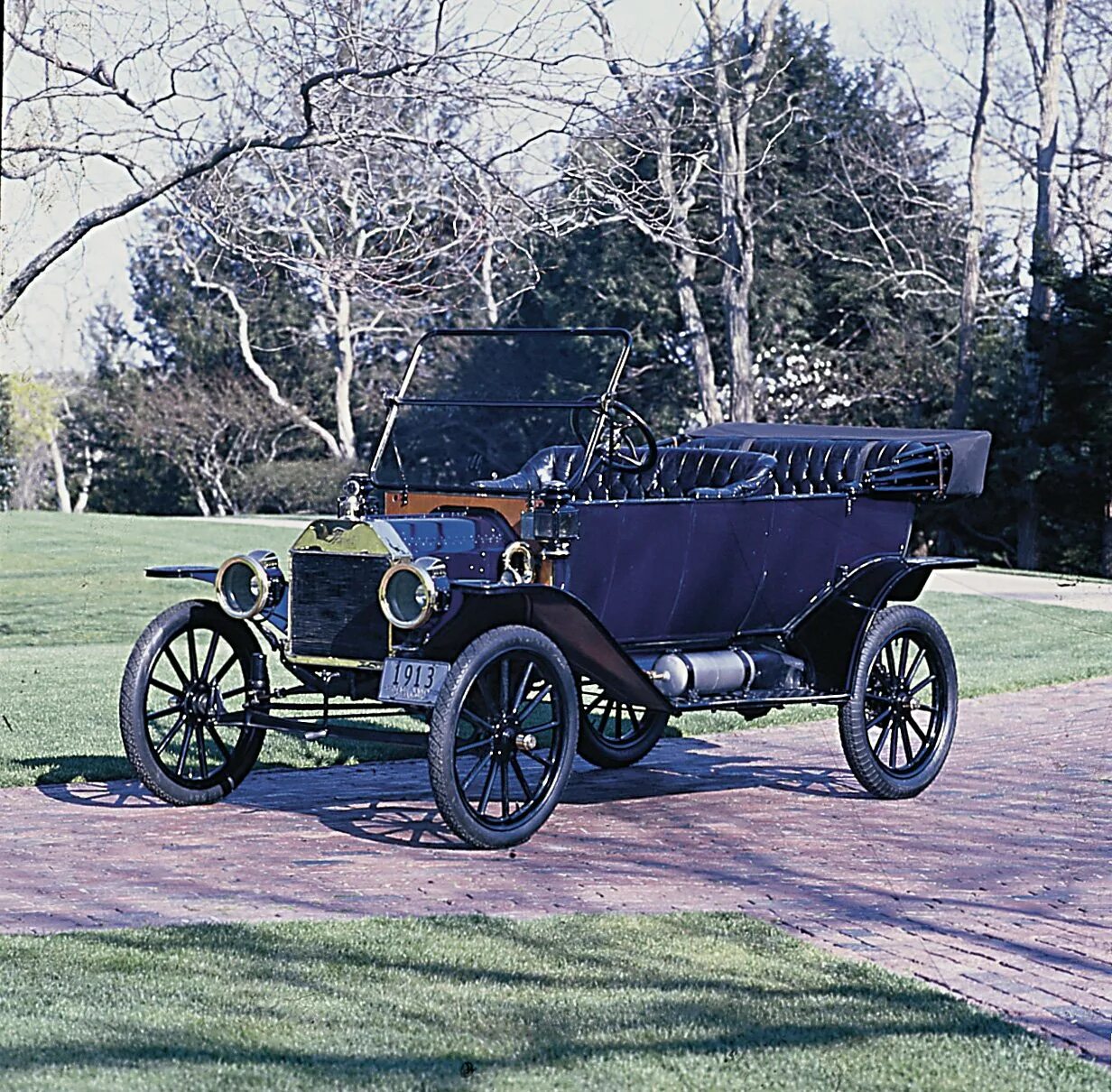 Первые автомобили форд. Ford model t. Ford t 1913. Форд модель т туринг. Форд модель т 1913.