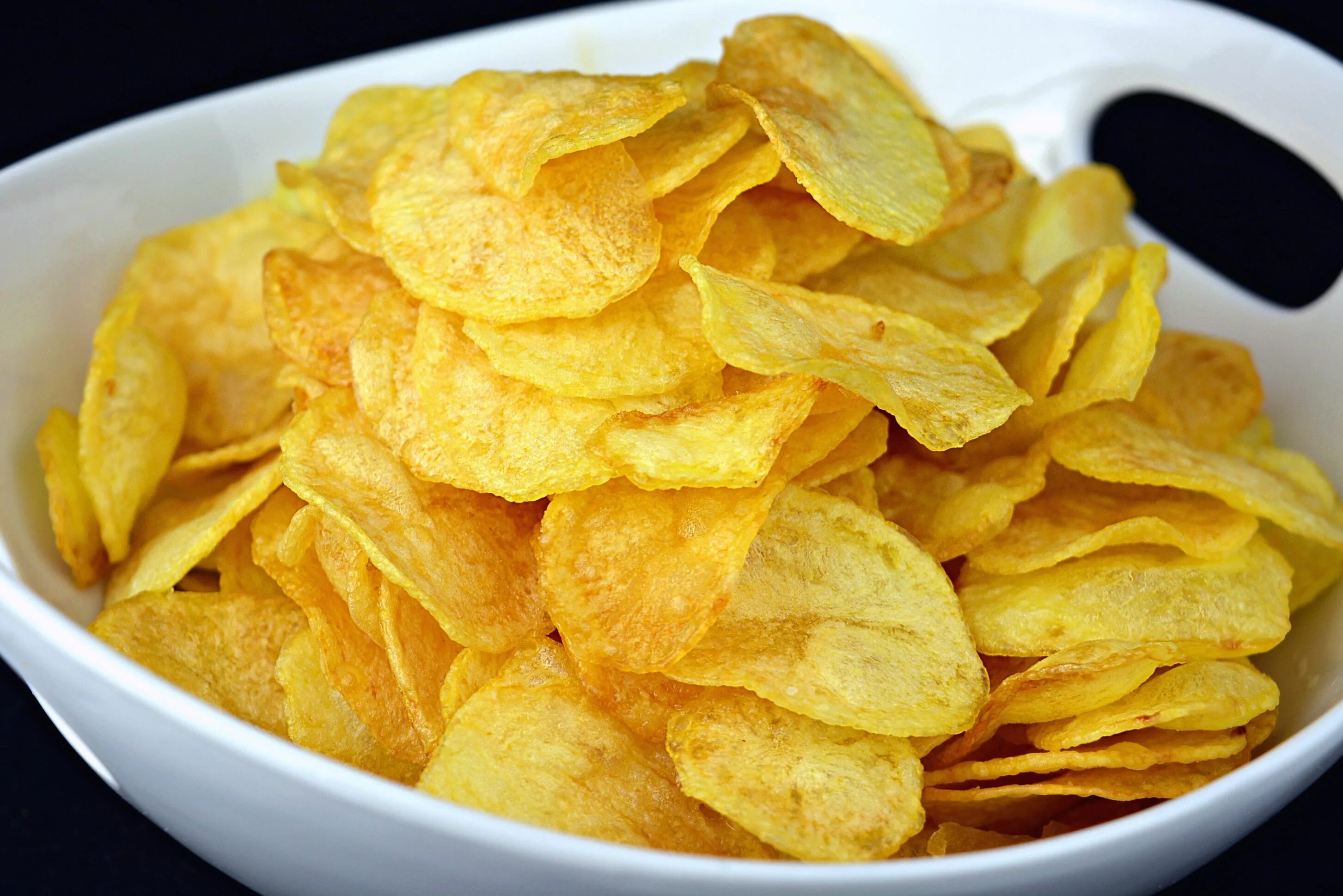 Chips code. Чипсы potato chips. чипсы potato fries. чипсы батата фрита. чипсы в тарелке.