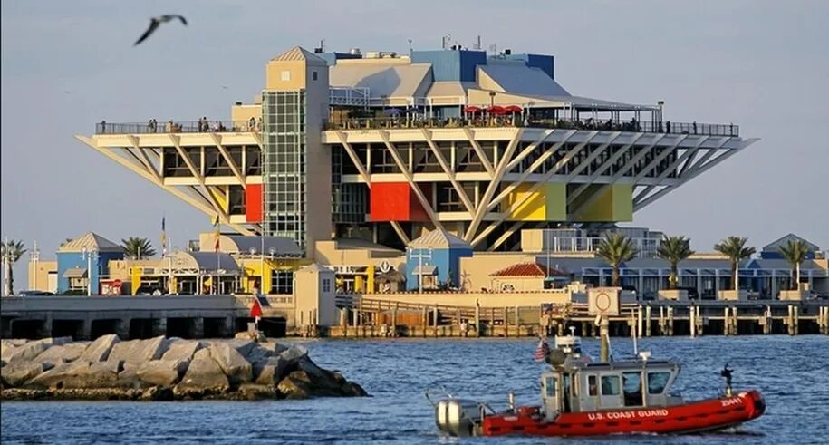 Санкт пирс. Самый красивый причал в мире. Санкт пирс. Петровская пристань кронштадт корабли. Петровский спуск санкт-петербург.