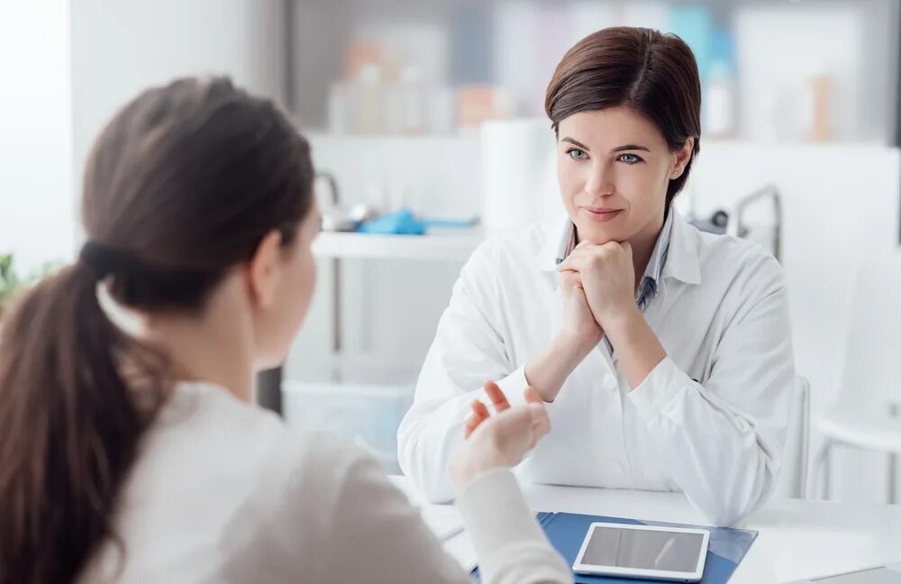 Консультация узких специалистов. Medical consult. Врач и пациент. Medical consult. Врач стоковое фото.