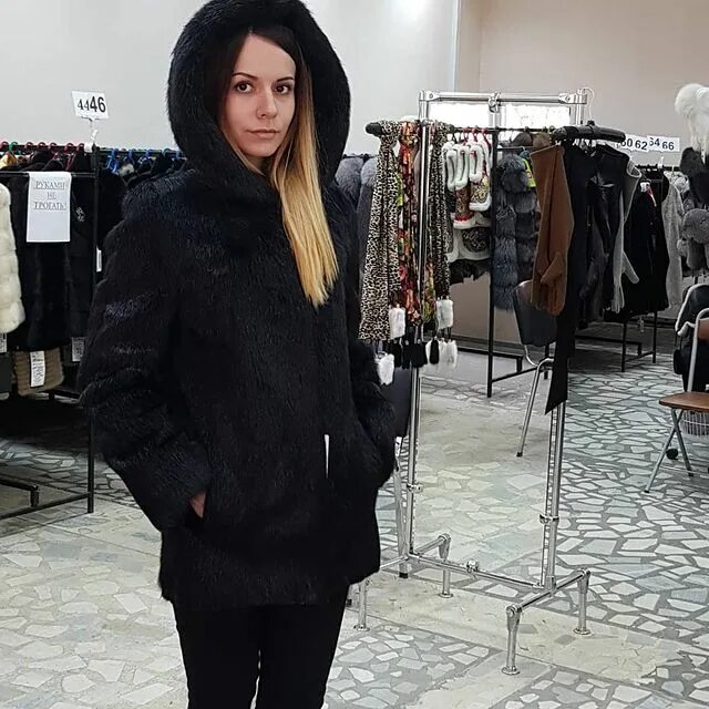 пятигорские искусственные шубы. пятигорские искусственные шубы. меховая фабрика каролина. реклама шуб. шерстяные шубы пятигорск геворкян.