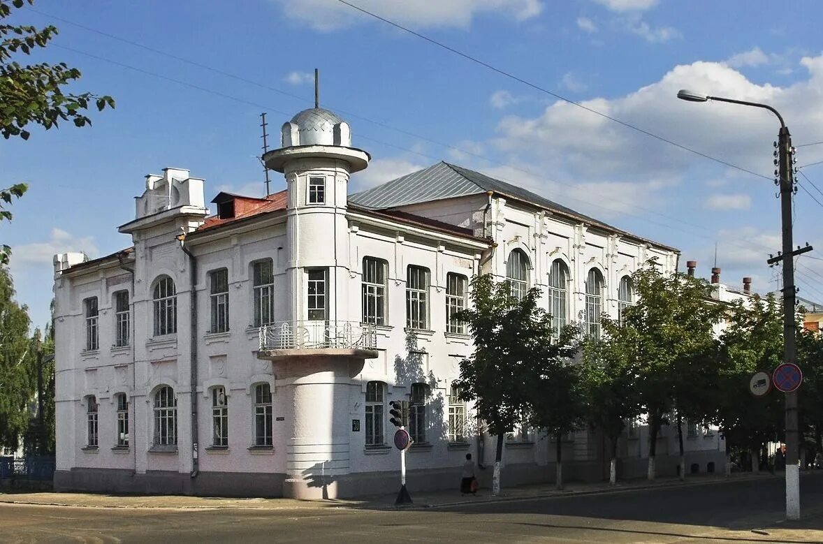 Где город клинцы. Женская гимназия клинцы. г клинцы брянская область. бывшая женская гимназия клинцы. клинцы центр города.