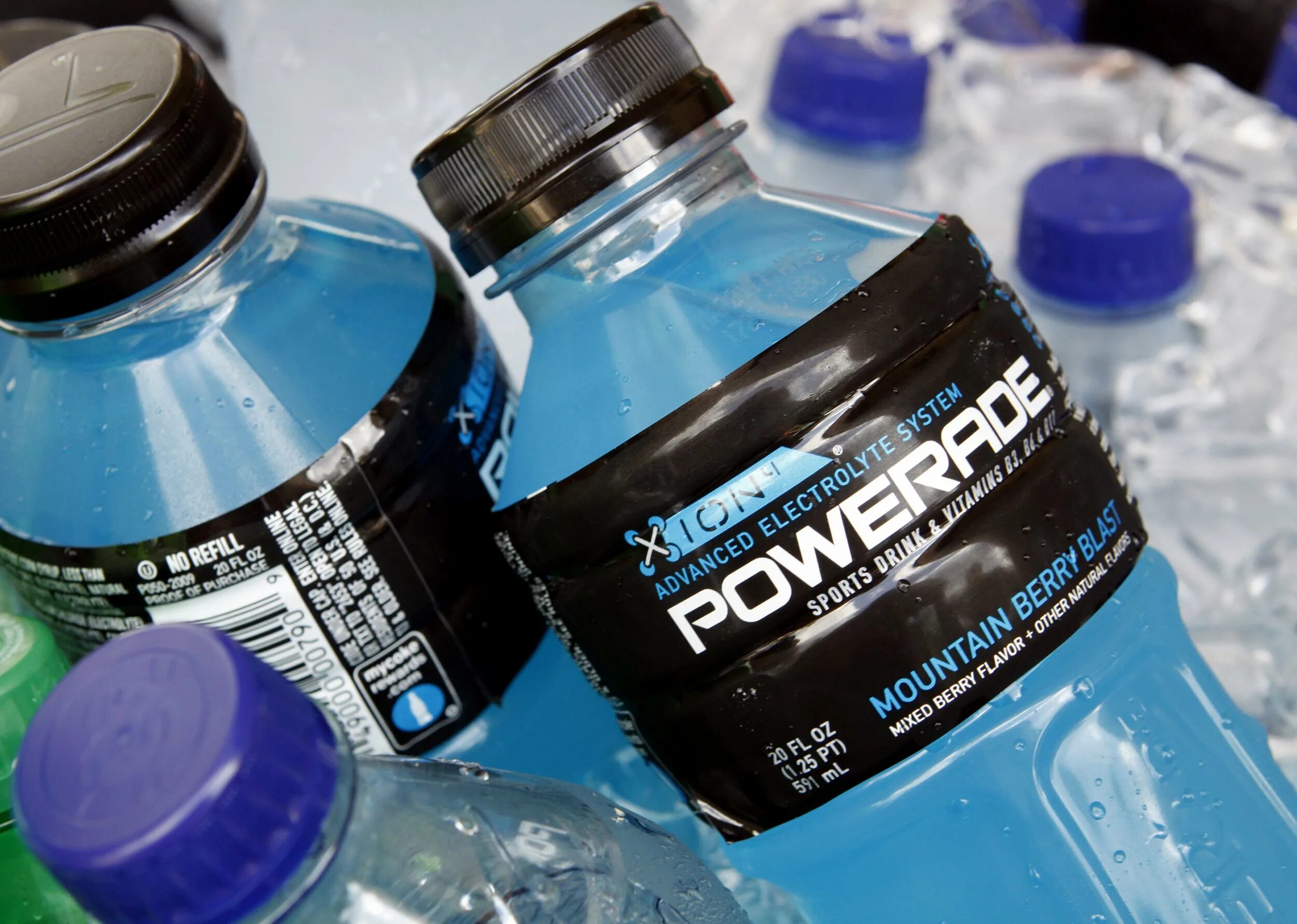 Изотоник Powerade. Спортивный изотоник Powerade. Powerade Ледяная буря. Напиток для спортсменов Powerade. Купить синюю воду