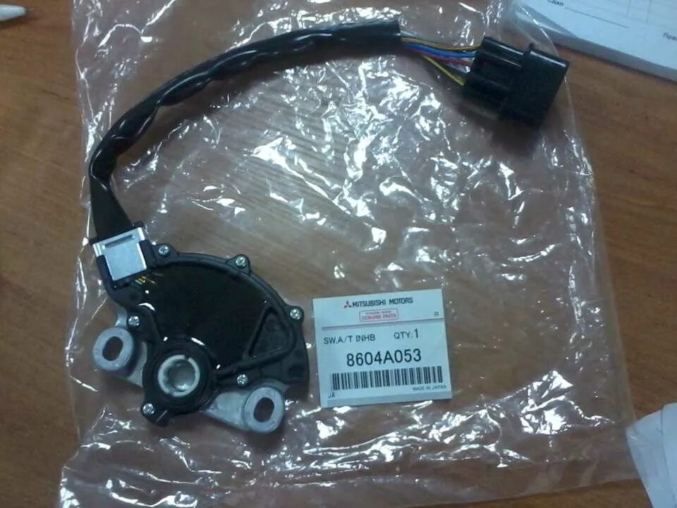 Датчик переключения акпп. 8604a053 mitsubishi. датчик переключения передач акпп l200 2008. датчик селектора акпп 2190. селектор переключения передач акпп митсубиси паджеро 4.