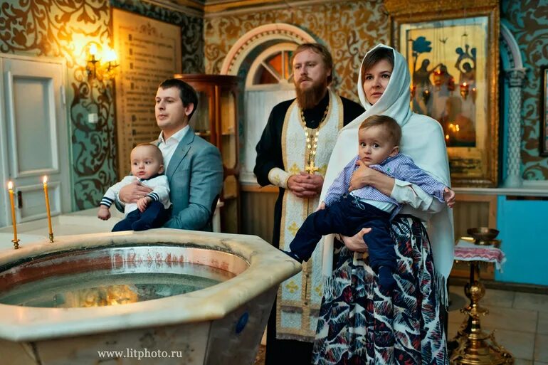 платье на крещение сына. крещение ребенка зимой. крещение ребенка. крестить ребенка зимой. крещение фотосессия.