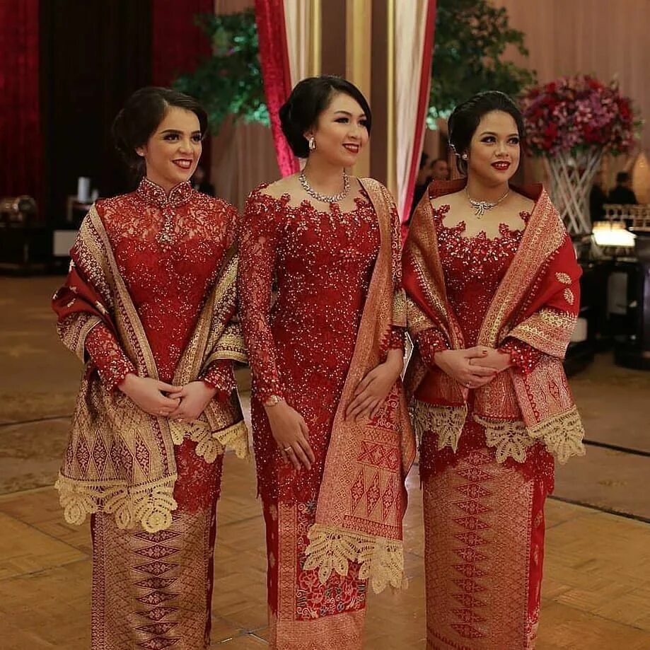 Bokep kebaya meraj. Bustier kebaya. Link kebaya merah. Kebaya merahhhb. Video viral kebaya merah.