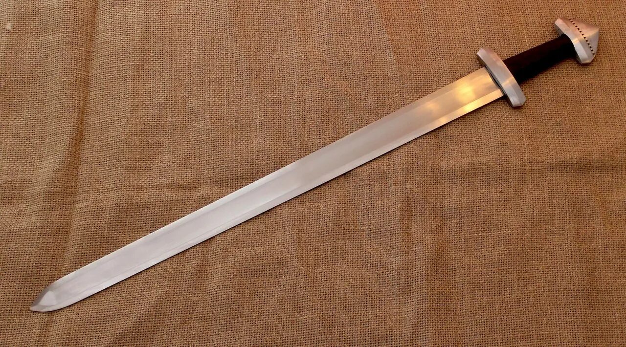 лучший русский меч. меч каролинг 12 век. меч каролинг 13 век. меч древней руси булатный. лучший русский меч.