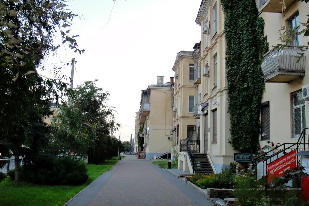 Проспект ленина 10а балашиха. Двор перекопской улицы спб фонтан. Улица мира дом 13 волгоград. Советская 16 волгоград во дворе. Улица мира волгоград дворы.