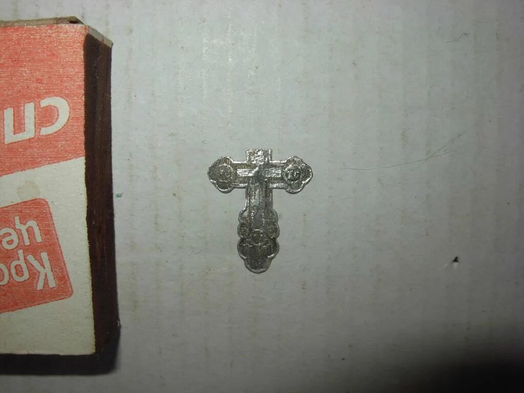 Блюдце мальва барановский фарфоровый завод. Клеймо фарфоровой посуды завода пролетарий. Крест 84 проба серебро гач. 84 проба серебра клеймо кораблик. Клеймо фарфор ссср барановский фарфоровый завод.