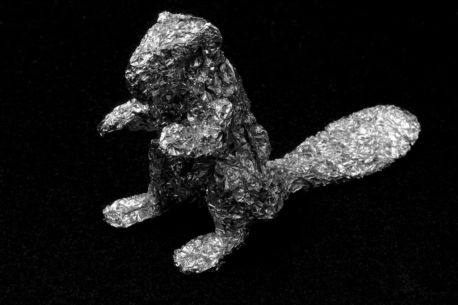 фигурки из фольги для детей. скульптура из фольги. человечек из фольги. поделки из фольги. поделки из фольги.
