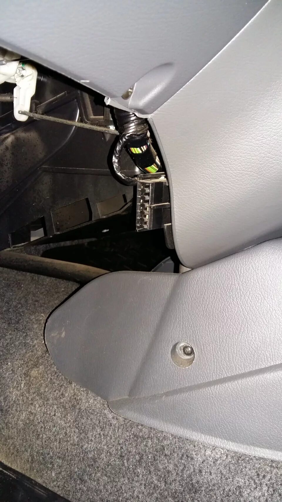 Шевроле ланос обд 2 разъем. Разъём obd2 daewoo nexia. Daewoo nexia obd разъем. Нексия где разъем обд. Нексия где разъем обд.