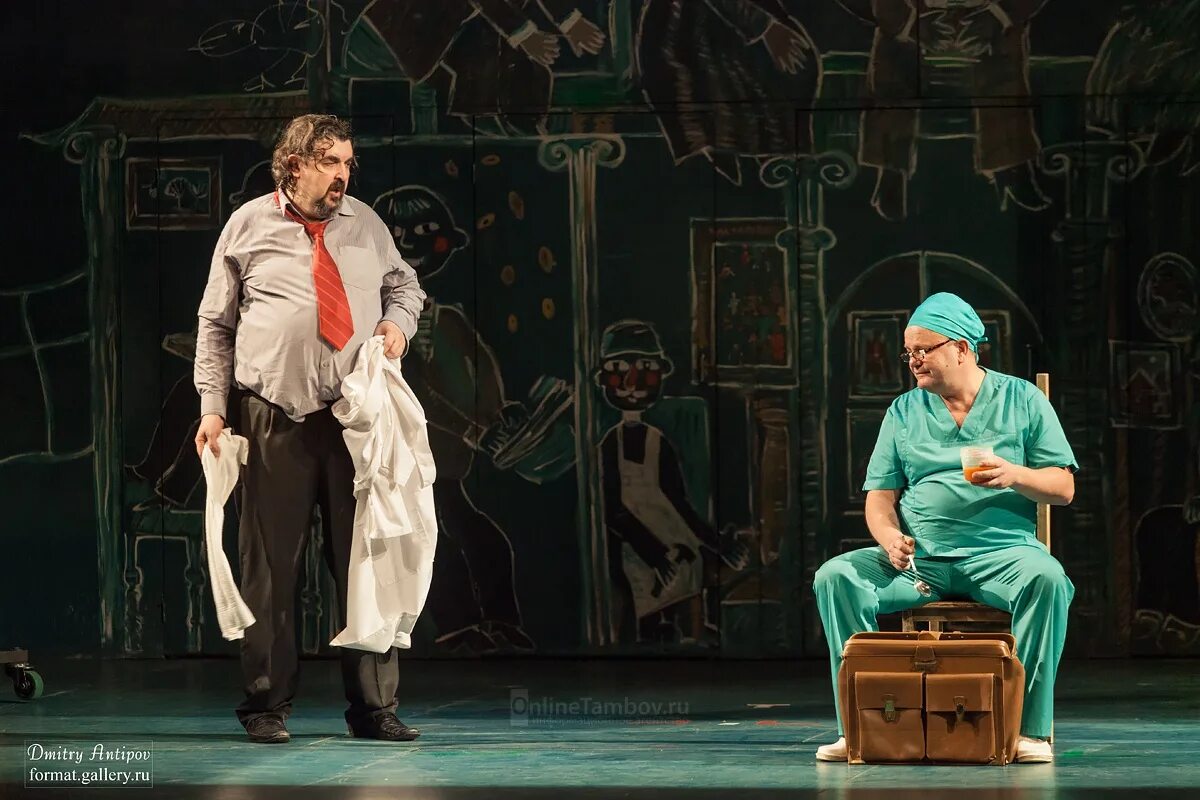 Спектакль дом у дороги. Спектакль дом мхт чехова. Спектакль дом чехова. Спектакль мхт гришковец дом. Спектакль дом чехова.