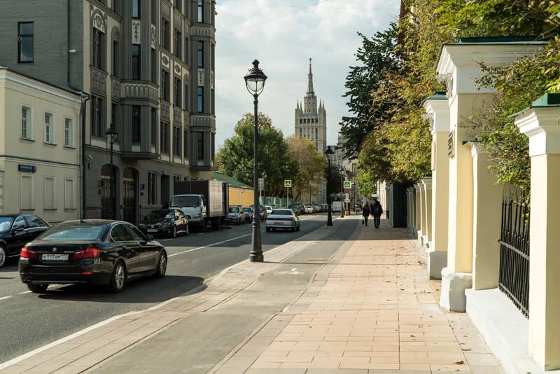 Большая Никитская улица. Никитская улица Москва. Большая Никитинская. Большая Никитская улица летом. Никитская улица дома