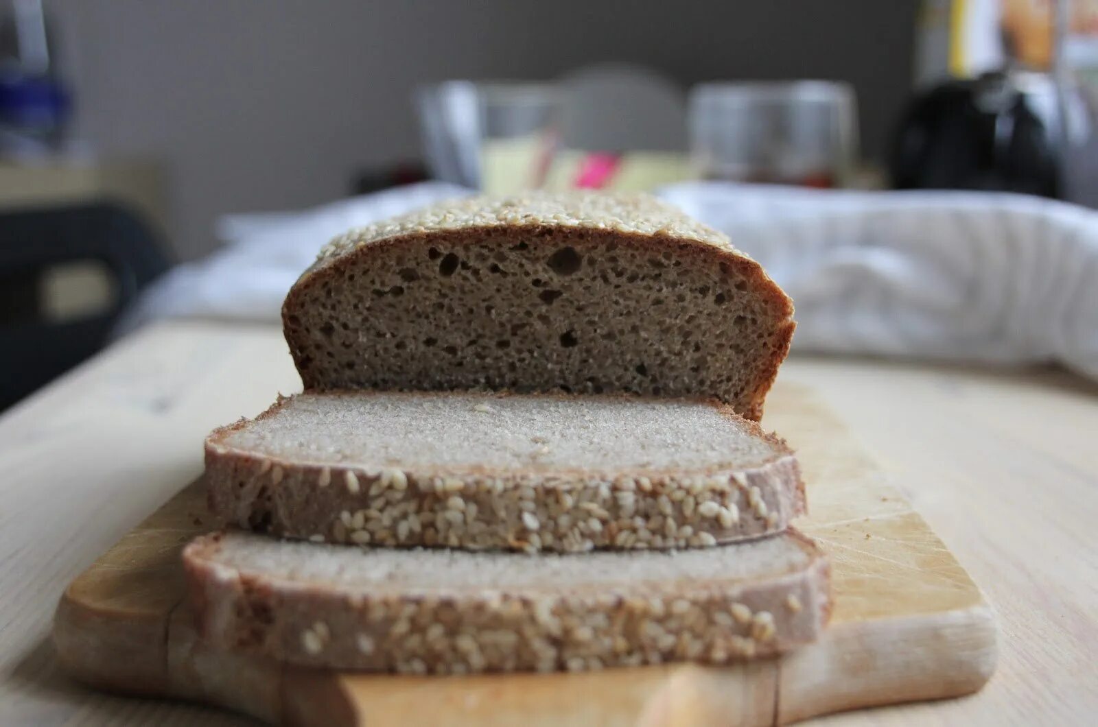 Заварка для хлеба. Ржано-пшеничный хлеб. Ржано-пшеничный хлеб на закваске. Бездрожжевой хлеб ржано-пшеничный. Ржано пшеничный хлеб на ржаной закваске.