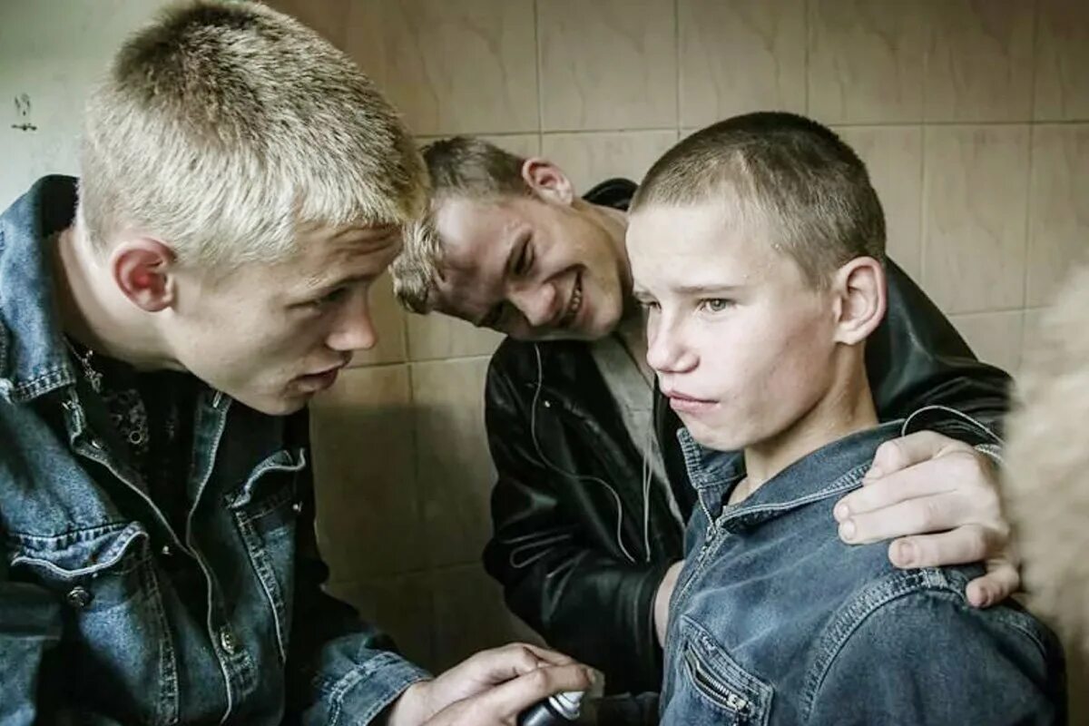 Жизнь издевается