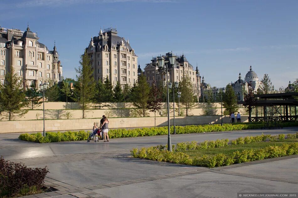 Красная площадь казань. Набережная реки карповки санкт-петербург. Благоустроенный город мир в городе. Благоустроенные города россии. Ухоженные города.