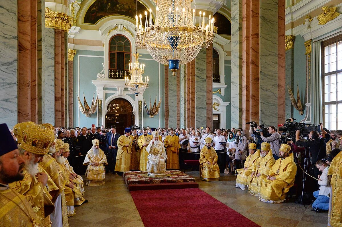 Петропавловский собор богослужение. Икона петра в петропавловском соборе. Митрополит в петропавловском соборе 2022. Богослужения в петропавловском соборе санкт-петербурга. Храм петра и павла патриархе спб.