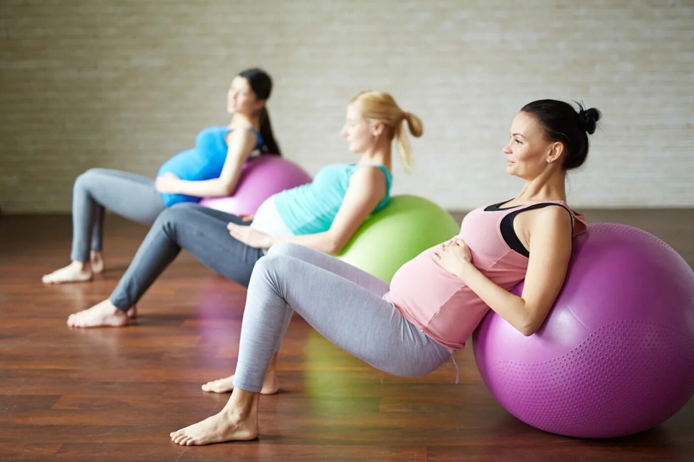 Фитбол для беременных. Фитбол занятия для беременных. Упражнения для беременных. Фитбол для беременных женщин. Подготовка женщины к родам