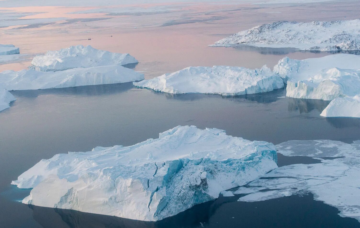 Большой айс. Сообщение про айсберги 6 класс. Sea Ice covered with Ice. Climate change in Greenland.