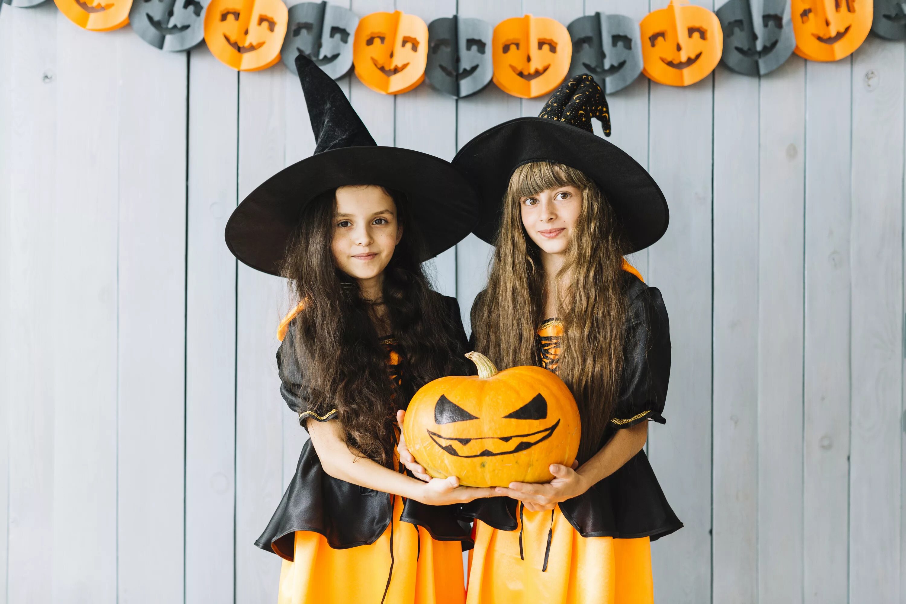 Костюм для хэллоуина для девочки. Макияж на хэллоуин для детей. Хэллоуин девочки. Костюм на хэллоуин для девочки. Ведьма лаура.