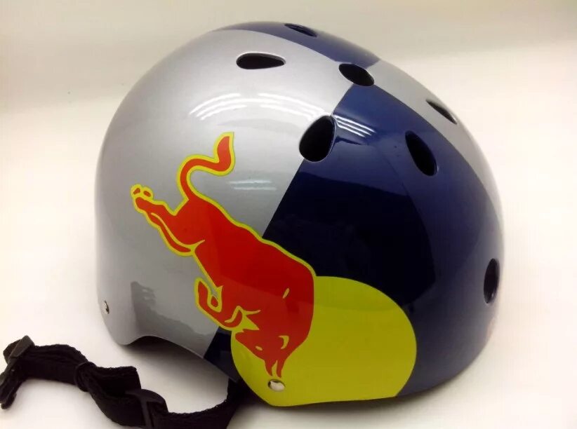 булл шлем. горнолыжный шлем ред булл. кроссовый шлем kini red bull. шлем red bull сбоку. сноубордический шлем red bull.