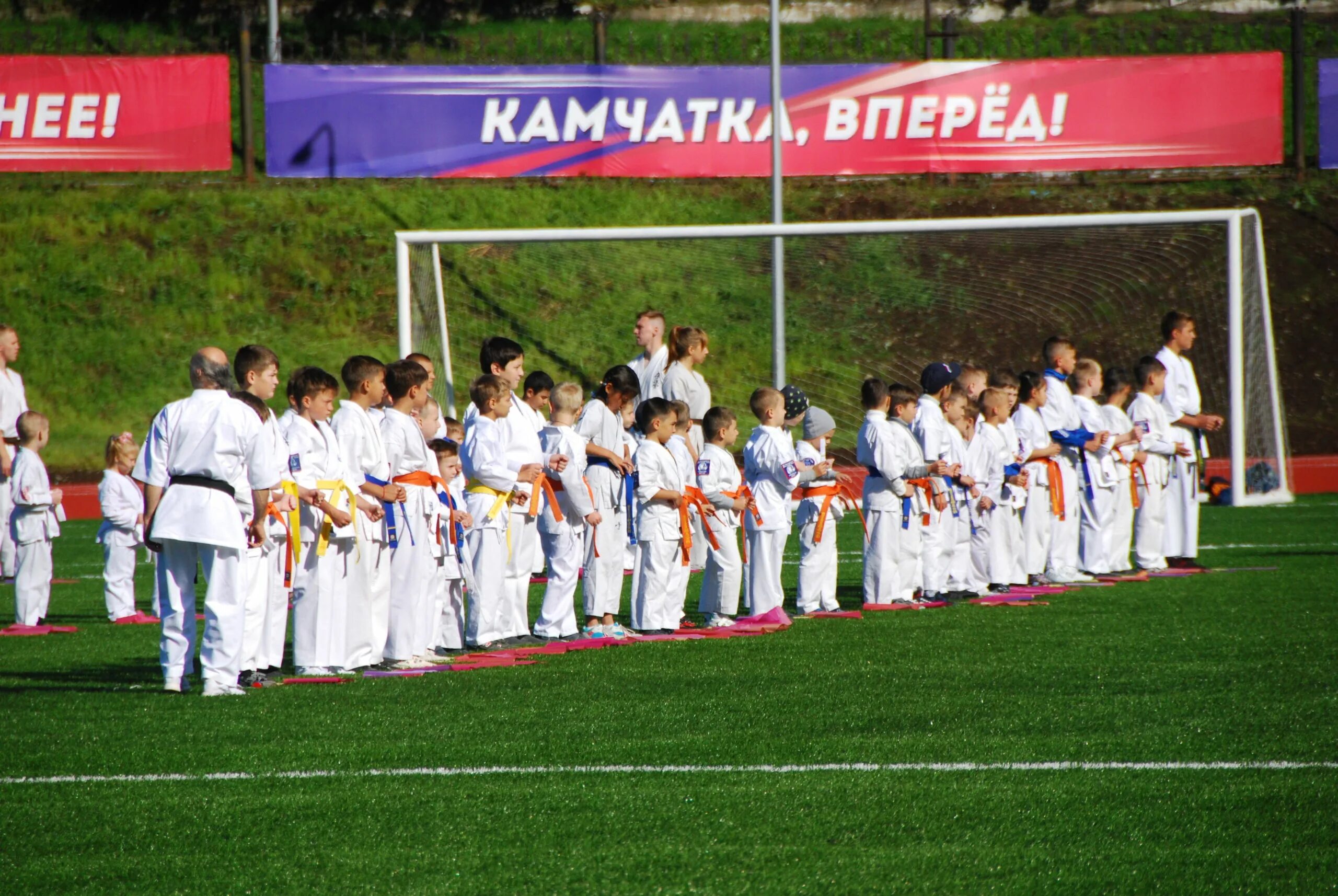Камчатка спортивная. Камчатка спортивная. Камчатка скитур. Камчатка сноуборд. Петропавловск камчатский лыжные гонки.
