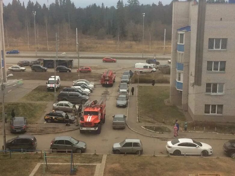 Пожар в ижевске сегодня в ленинском районе. Пожар на 40 лет победы. Пожар на лесопилке кострома. Ленинский пожар крыша. Поджог тольятти 40 лет победы 15 б.