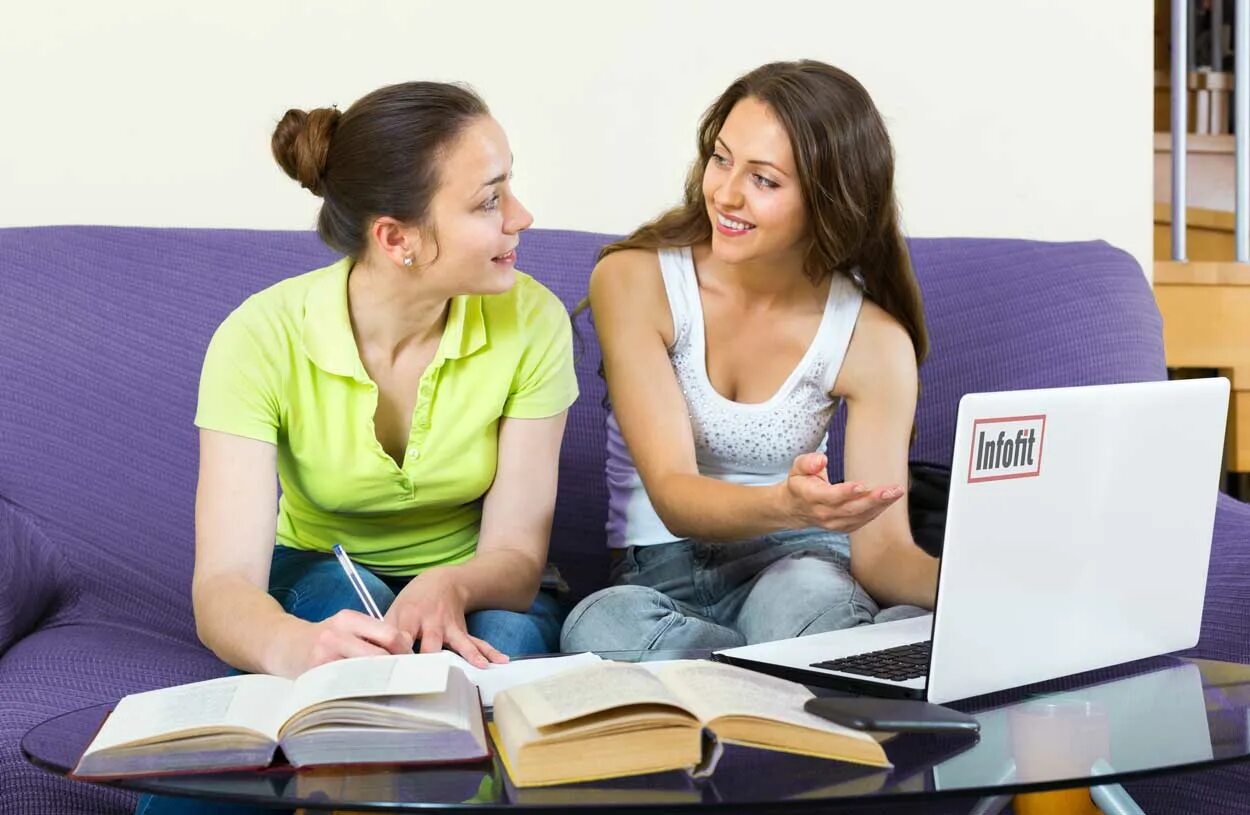 Девушка на учебе. Read efficiently?. Девушка с тетрадкой. Девушка за ноутом. Архитектор.