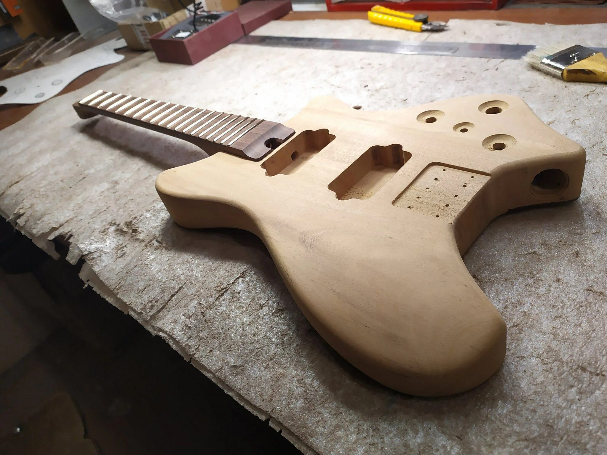 Crafted гитара. Гитарный мастер позныш. соул гитара крафт.