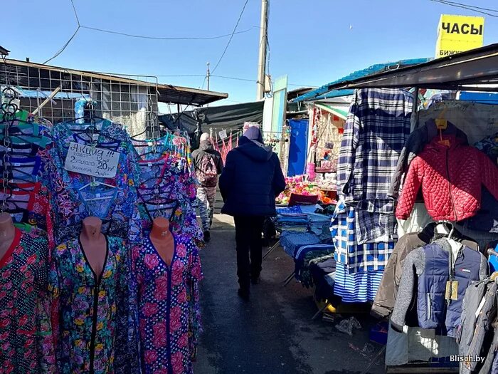 Вещевой рынок. Рынок одежды. Оптовый рынок одежды. Рынок в Минске вещевой.