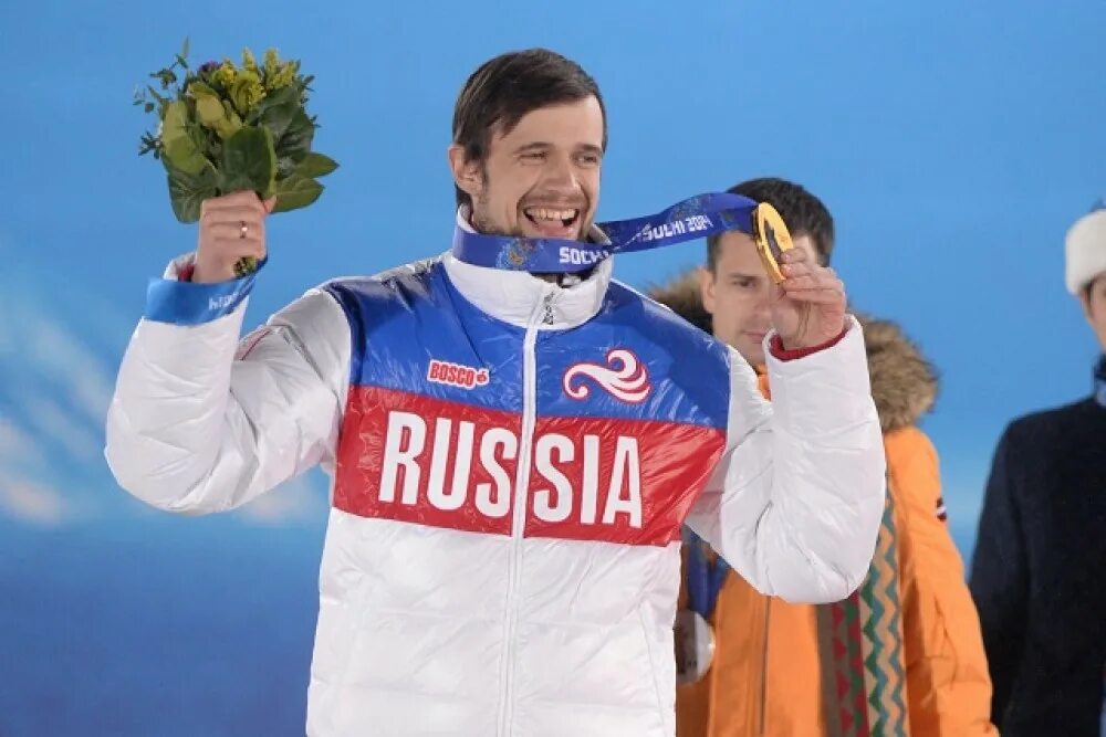 Спортсмены на пьедестале. Победители олимпиады в сочи. Награждение спортсменов. Победители олимпиады в сочи. Победители олимпиады в сочи.