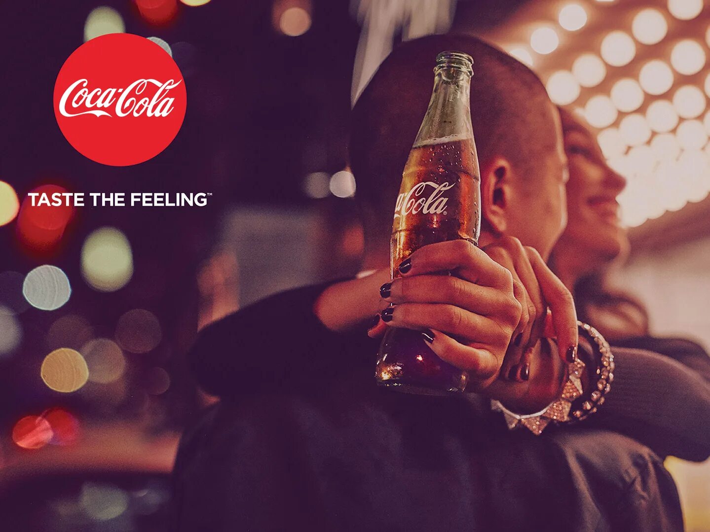 Реклама колы. Coca Cola реклама. Реклама Кока колы. Coca Cola с человеком. Taste the feeling