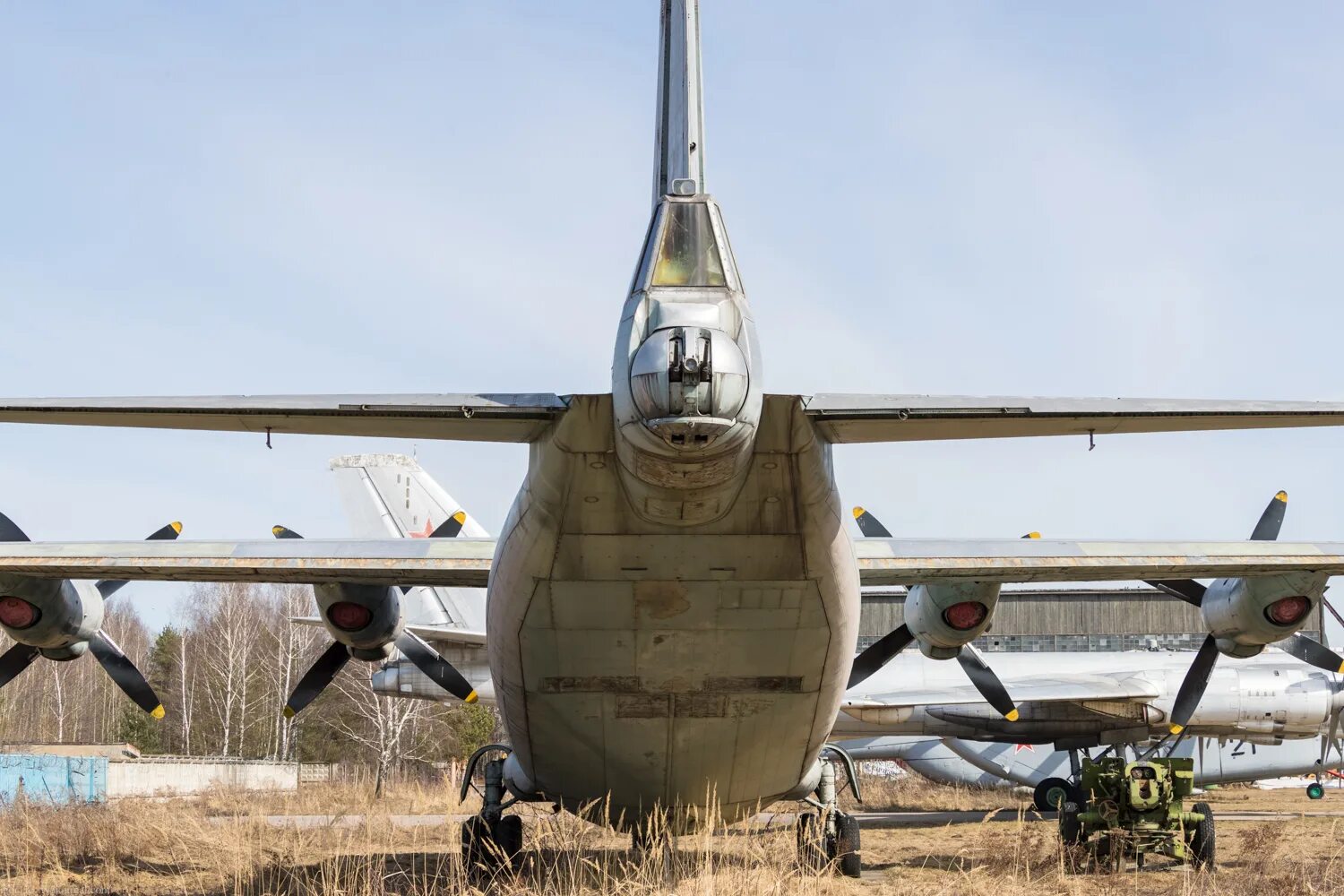 Военно транспортный ан 12