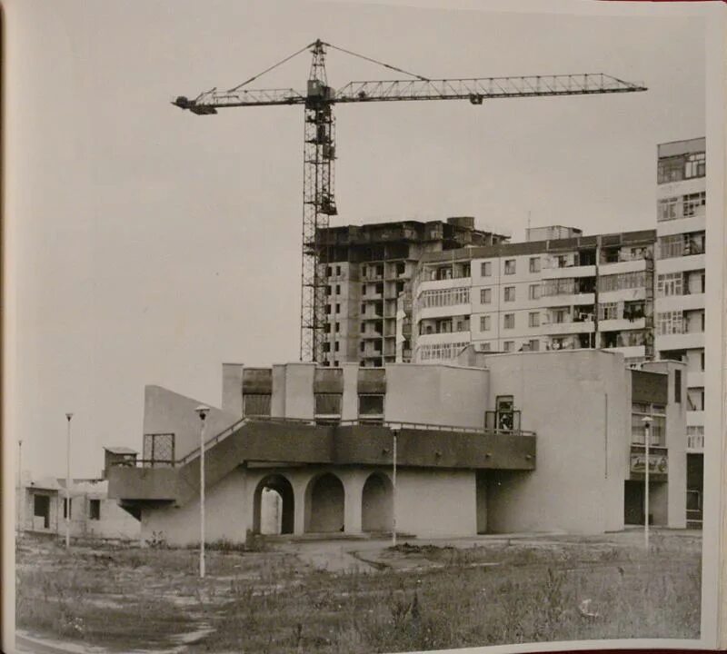 Сенная площадь санкт-петербург 90-е. Микрорайон солнечный старый оскол. Северное бутово 2000 год. Химки в 90 годы. Улица наличная васильевский остров 1960 год.