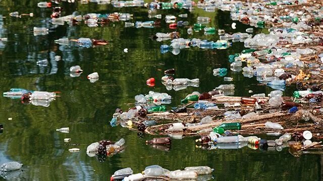 Вапи Индия загрязнение. Визуальное загрязнение Филиппины. Water pollution pictures. Polluted Ocean.