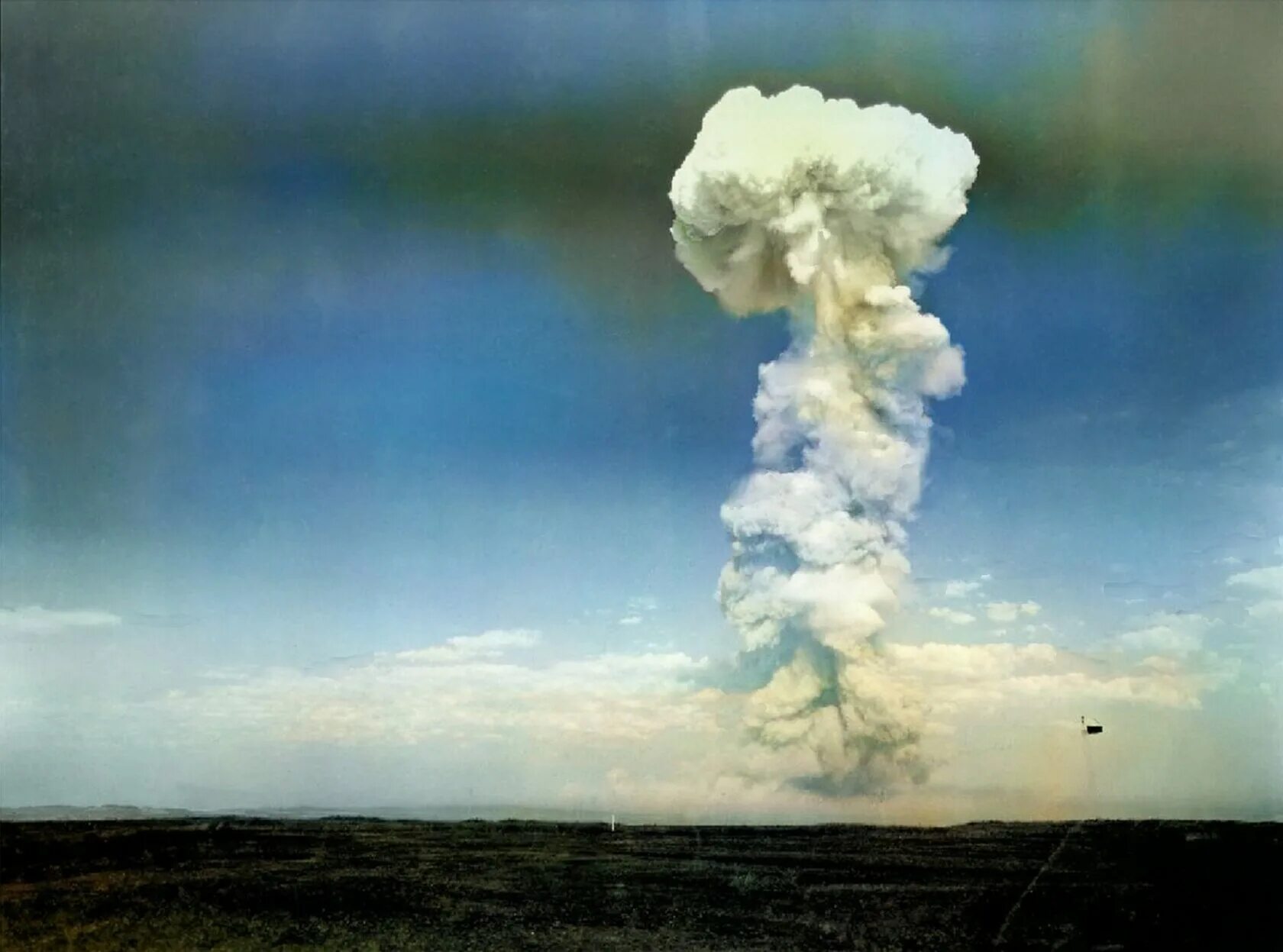 Ссср испытание. Тоцкий ядерный взрыв 1954. Атомный взрыв в Тоцком. Ядерный взрыв на Тоцком полигоне в 1954. Атомный взрыв на Тоцком полигоне.