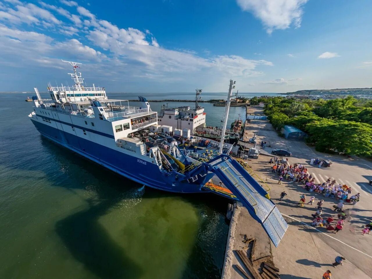 Сп-44 паром. Паромная переправа порт кавказ керчь. Regina seaways паромы. Паром как объект. Морской паром.