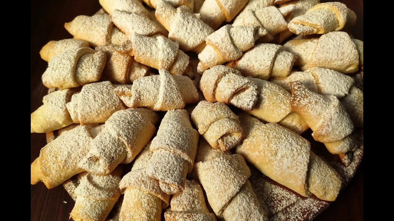 Песочное тесто на рогалики рецепт. Рогалики из творожного теста. Рогалики. Рогалики из песочного теста. Рогалики из песочного теста.