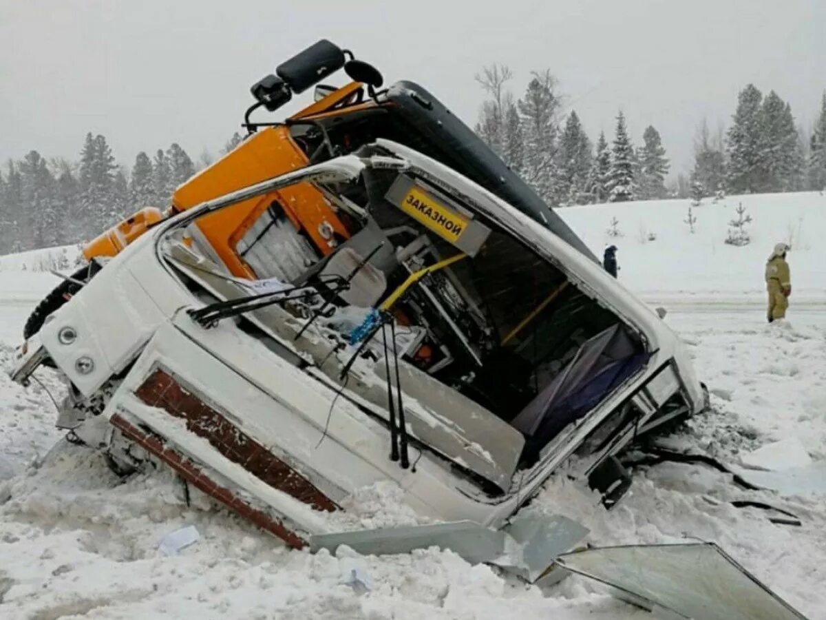 Работа водителем в ханты мансийске. Автобус Ханты-Мансийск Нефтеюганск. Автобус Ханты Пыть Ях. Автобус Пыть Ях Нефтеюганск. Маршрутка Нефтеюганск Пыть-Ях.