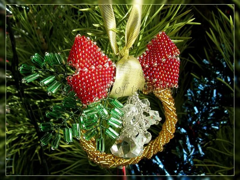 Елочные шары с бисером. Как сделать елочную игрушку из бисера. Как сделать елочную игрушку из бисера. Как сделать елочную игрушку из бисера. Оплетение новогодних шаров бисером.