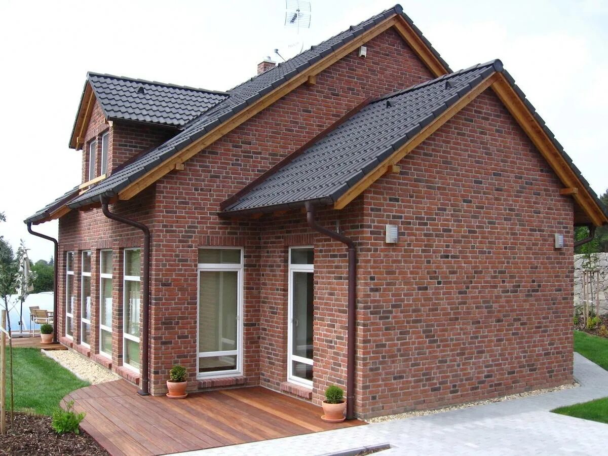 Клинкерный кирпич roben riversdale. Отделка фасада под кирпич. Термопанели фиброцементные. Фасадная термопанель с утеплителем 100мм. Дом обшитый альта профиль кирпич.