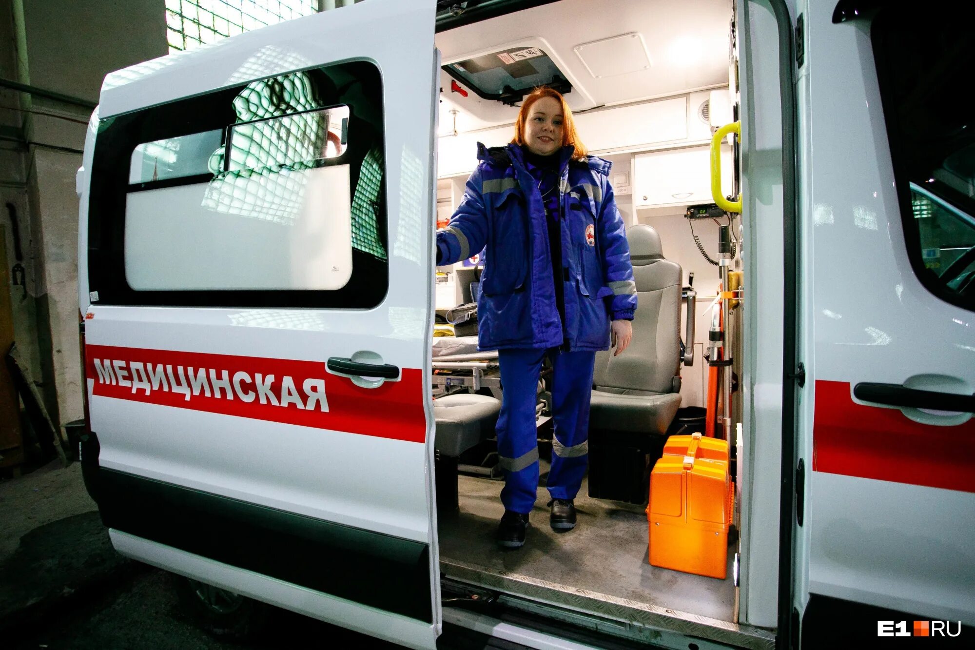 скорая медицинская помощь. скорая медицинская помощь. оказание скорой помощи летом. работа медсестрой скорой помощи. врач скорой помощи.