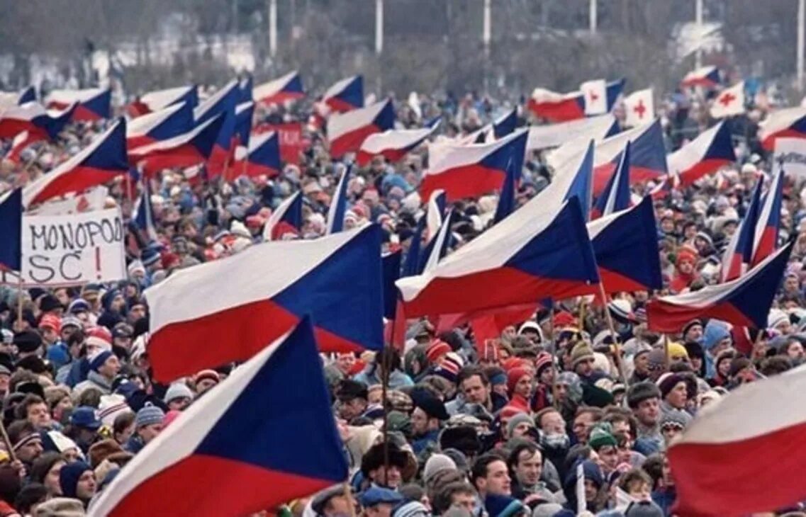 Восточной европы а также. Революция в Чехословакии 1989. Бархатная революция в Чехословакии. Бархатные революции 1989. Бархатные революции в Восточной Европе.